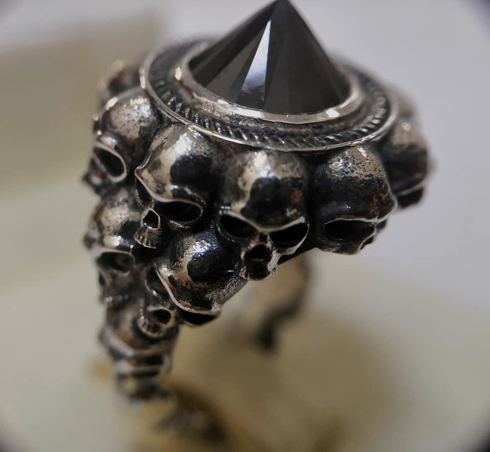 Anēka Skull Ring