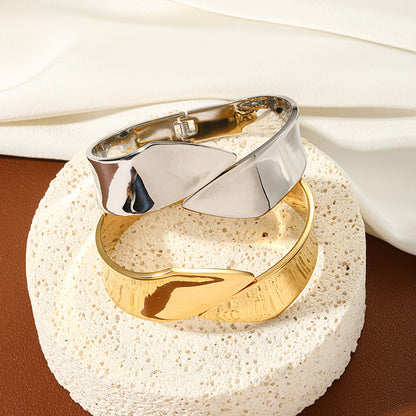 The Orion Bangle